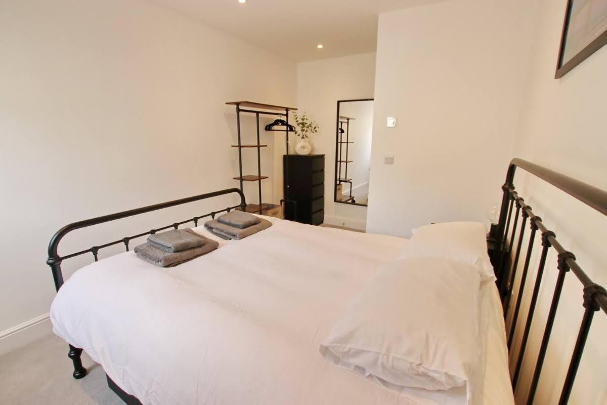 Modern Home For Small Groups By Stones Throw Apartments - Free Parking - Sea View Worthing Exterior photo
