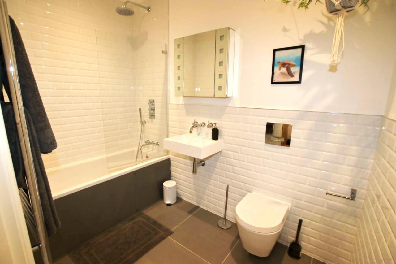 Modern Home For Small Groups By Stones Throw Apartments - Free Parking - Sea View Worthing Exterior photo